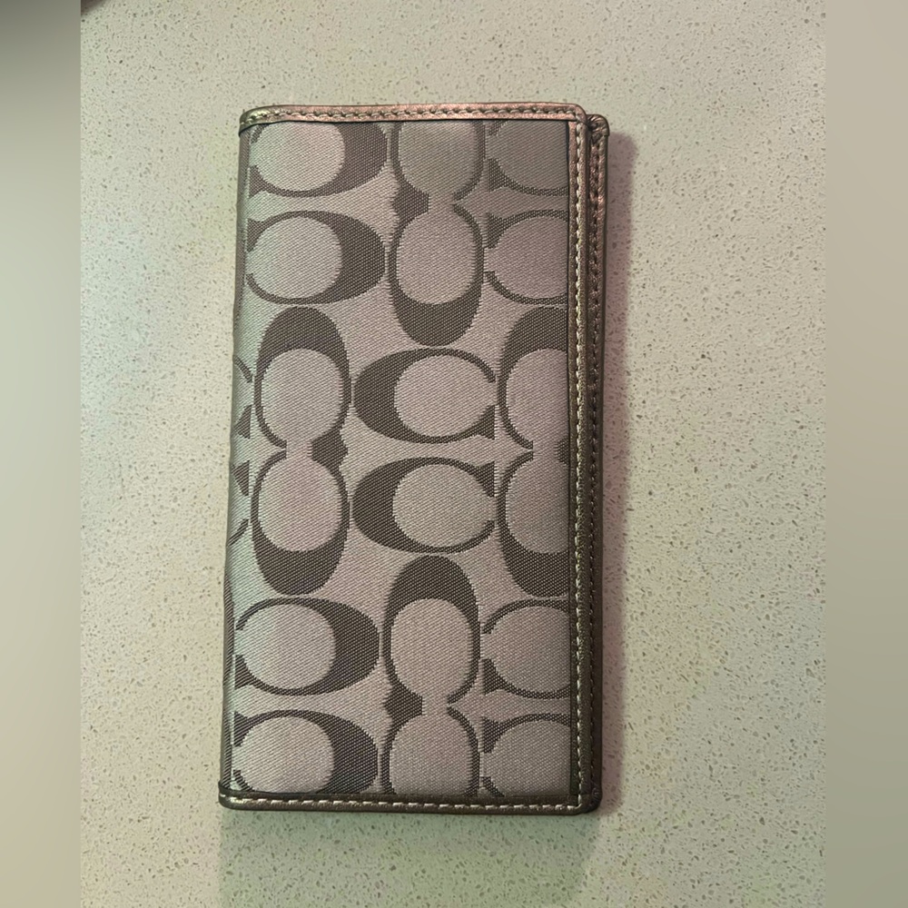 COACH Vintage Monogram Wallet (Like new condition)